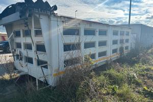 Ribaltabile trilaterale 3 lati per mezzo d'opera 4