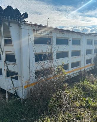 Ribaltabile trilaterale 3 lati per mezzo d'opera 4