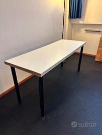 Scrivania minimal moderna