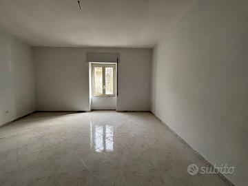 Bilocale con cucina e bagno piano primo