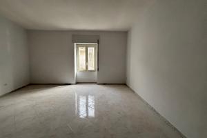 Bilocale con cucina e bagno piano primo