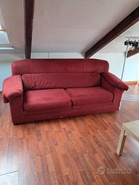 divano rosso in tessuto