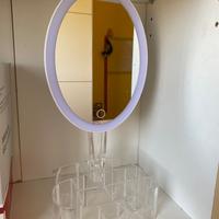 Specchio porta trucchi con luce