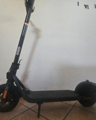 Segway Ninebot F2 E - Pari al nuovo (508 km)
