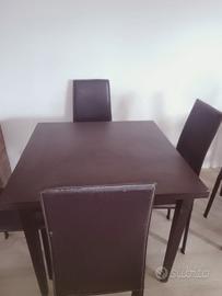 5 tavoli wengè con sedie in pelle sintetica