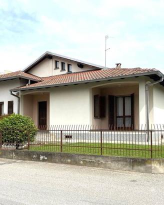 Villa di 338 m² con 5 locali e box auto doppio a T