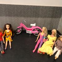 5 barbie originali e una bicicletta
