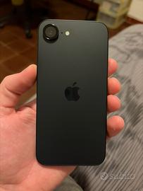 Iphone 16e 128 GB con cover apple e protezioni