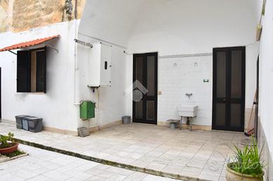 3 LOCALI A LECCE