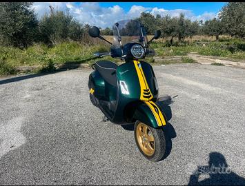 Vespa GTS Racing Sixties 300
