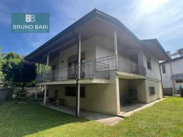 Ampia casa singola con giardino privato a Bagnarol