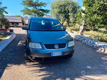 VOLKSWAGEN Touran - 2004