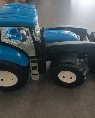 Trattore blu New Holland adriatic