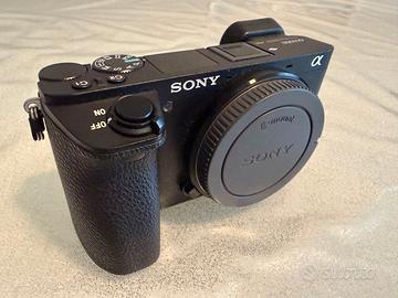 Sony Alpha A6500 corpo 6798 scatti + 6 batterie