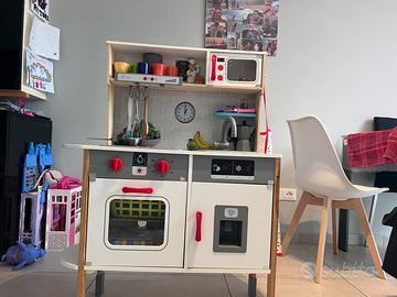 Cucina per bambini gioco con stoviglie