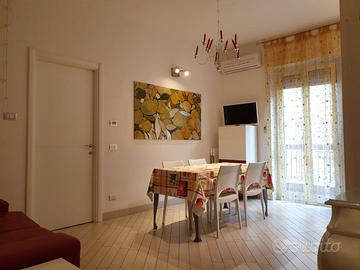 APRILE e MAGGIO al MARE a FINALE L