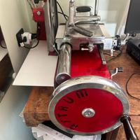 Affettatrice a volano rossa simile berkel