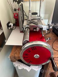 Affettatrice a volano rossa simile berkel