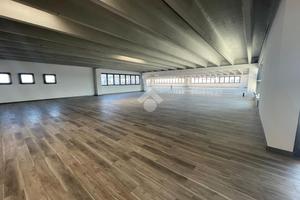 NEGOZIO A CAMPAGNA LUPIA