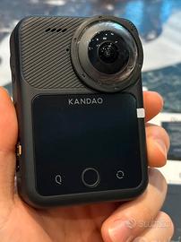 Kandao Qoocam 3 Ultra 360 action cam con accessori