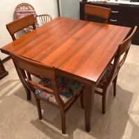 Tavola in noce con 4 sedie