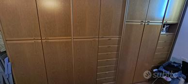 Guardaroba in legno a 7 ante