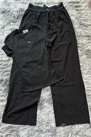 Set coordinato (t-shirt +pantalone ) Alo Yoga S