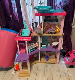 Villa camper macchina e armadio di barbie