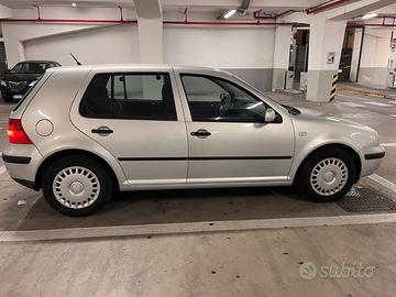 Golf IV anno 2000 - 1.4 benzina - €2.250