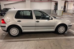 Golf IV anno 2000 - 1.4 benzina - €2.250