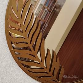Specchio rotondo design con foglia in metallo 