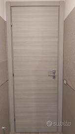 Porta battente  grigia 