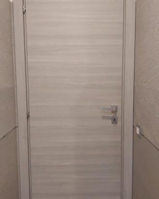 Porta battente  grigia 