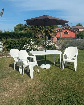 Set 4 posti in plastica resistente tavolo, sedie ,