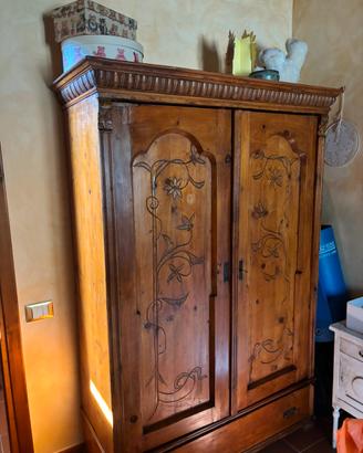 Armadio antico stile provenzale