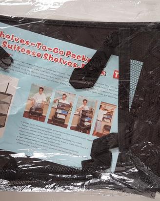 Scaffale da viaggio per vestiti nuovo