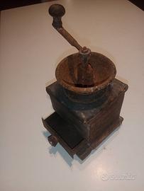 Macinino da caffè antico