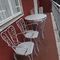 Tavolo e sedie da giardino