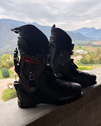 scarponi da sci alpinismo atomic