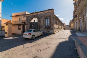 Indipendente con cortile in comune 49-372