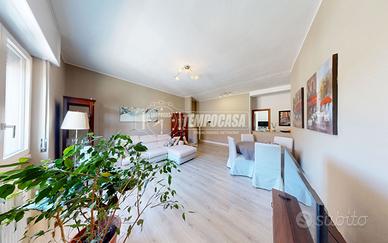 ROVELLO: Ampio trilocale con due balconi, box e ca