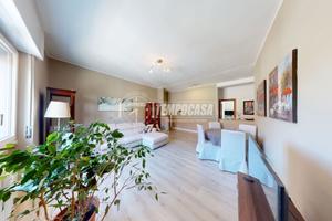 ROVELLO: Ampio trilocale con due balconi, box e ca