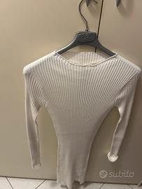 Vestito nuovo con cartellino bianco