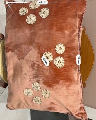 Cuscino Vintage Luxury: velluto e crochet.