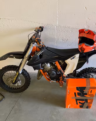 KTM 65 SX (2019) + Accessori, Sollevatore e Casco