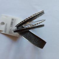 Gruppo di cinque braccialetti.