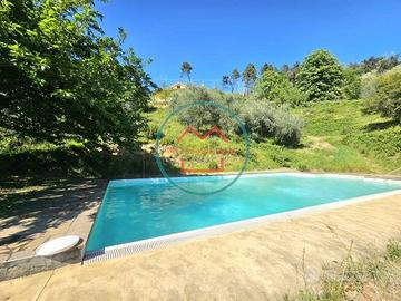 Villa di 240 m² con più di 5 locali e box auto a P