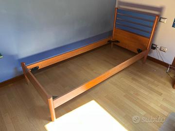 struttura letto ciliegio e blu