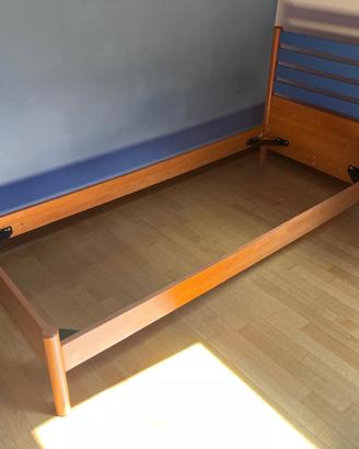 struttura letto ciliegio e blu