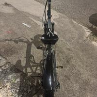Bicicletta elettrica pieghevole